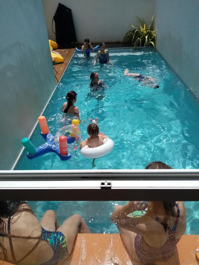 Belle Maison, Beau Quartier, Piscine, Proche Centre, 5 Villa